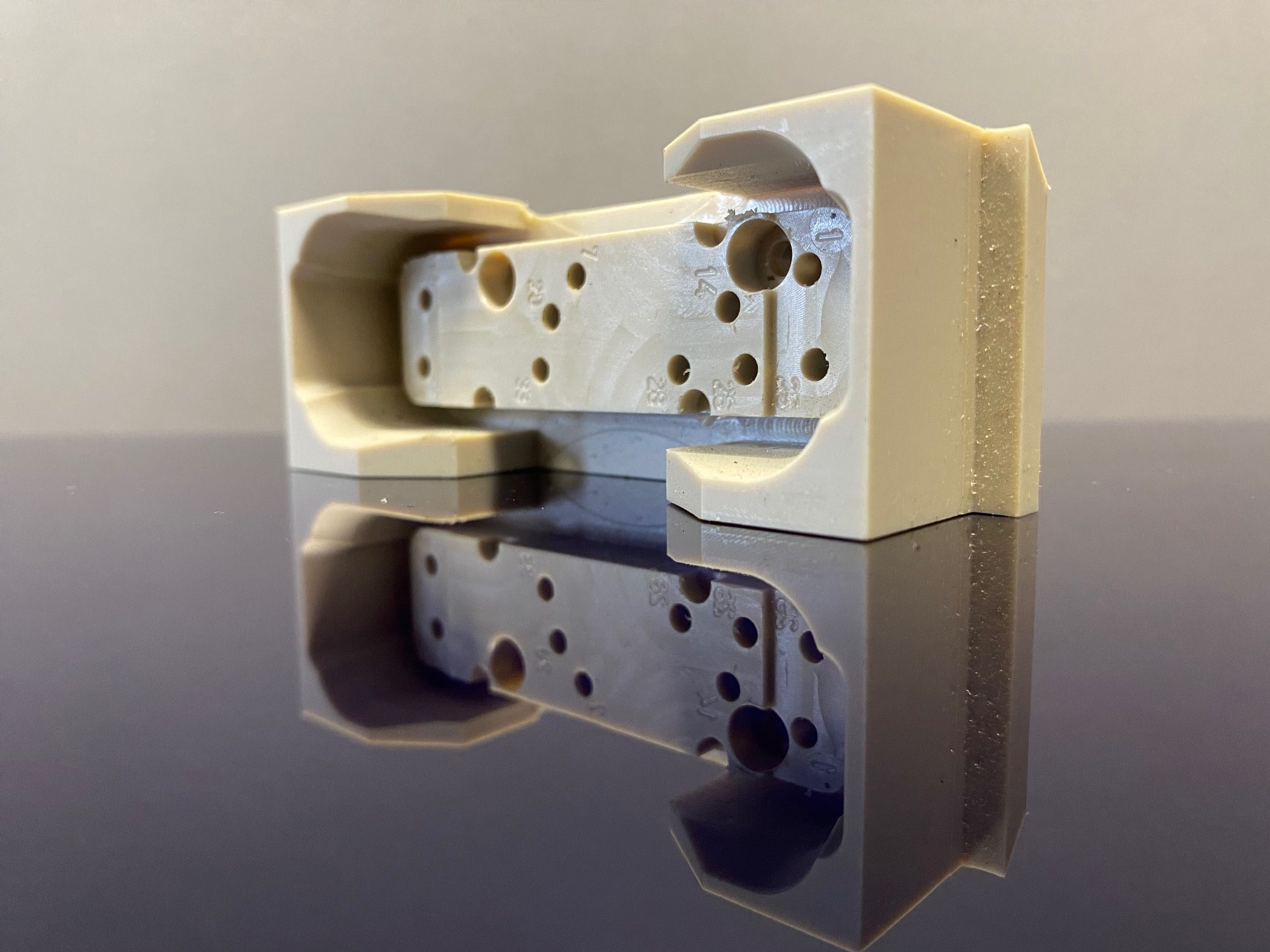 Fabricant de connecteur 38 Pôles en PBT-GH30