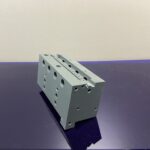 Vue arrière du bloc souffleur en PVC gris avec zones de raccordement pneumatique